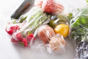Empaques Transparentes, primera empresa que recibe certificación de la ANLA para bolsas plásticas 100% recicladas en Colombia