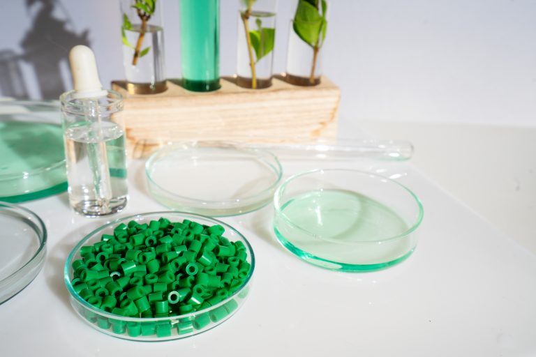 Avances en el reciclaje químico del polietileno tereftalato (PET) mediante hidrólisis: una revisión integral